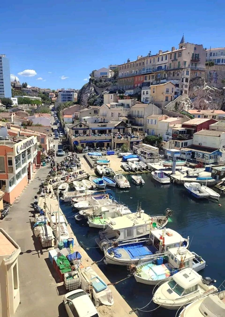 Terrasse - Hyper Centre - 2 - Parking Gratuit - Calme & Lumineux - Arrivee Autonome Appartement Marseille